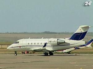 Из-за драки на борту самолет "Дубаи-Борисполь" совершил экстренную посадку Из-за драки на борту самолет "Дубаи-Борисполь" совершил экстренную посадку