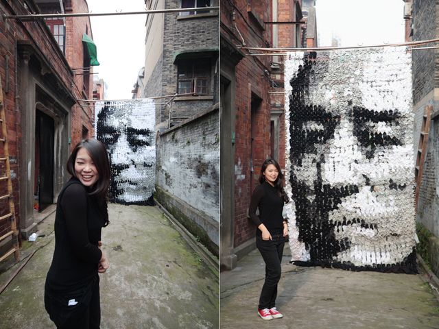 У Китаї жінка створила величезний портрет зі шкарпеток