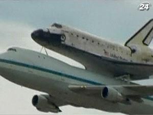 Шатл "Діскавері" здійснив прощальний політ над Вашингтоном Шатл "Діскавері" здійснив прощальний політ над Вашингтоном