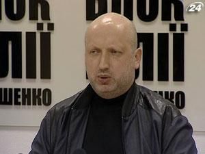 Турчинов: Тимошенко не сможет самостоятельно прийти в суд Турчинов: Тимошенко не сможет самостоятельно прийти в суд