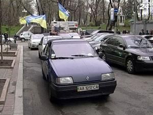 Таксисти протестують під Кабміном проти монополізації ринку перевезень