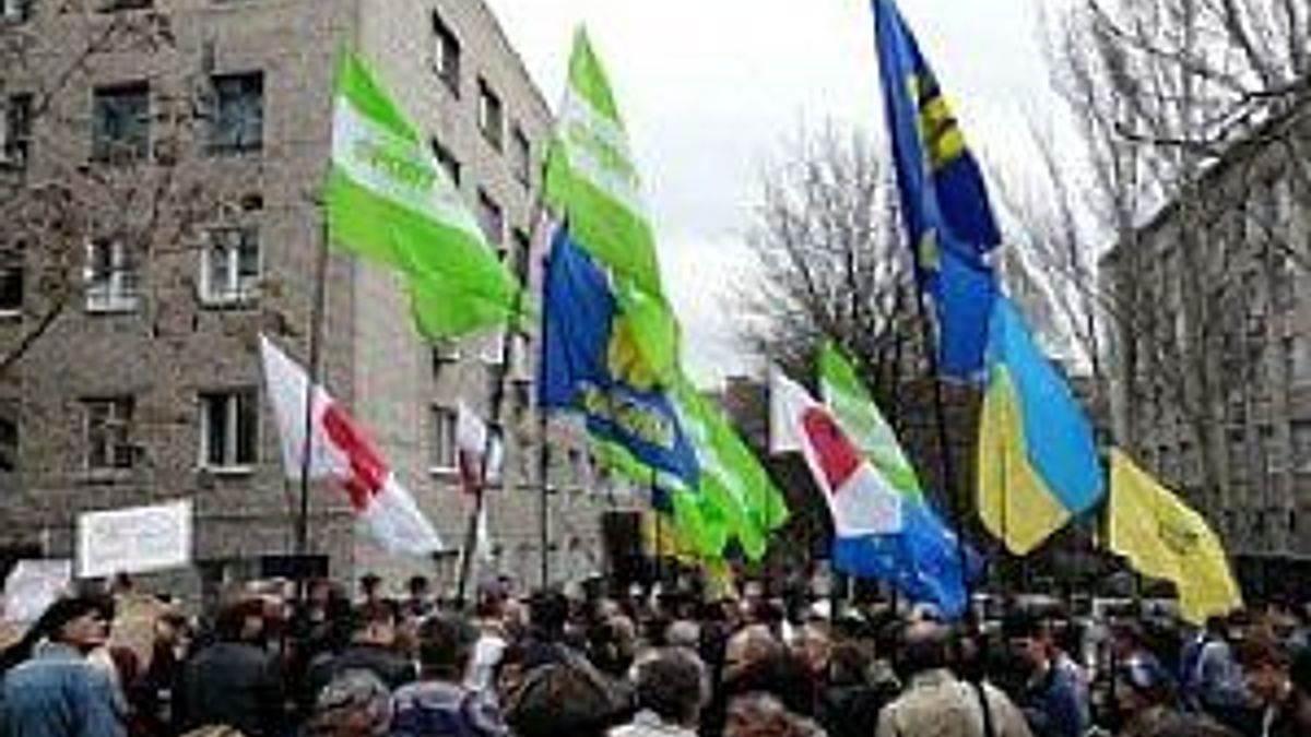 У Харкові біля суду сварки У Харкові біля суду сварки