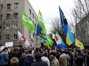 В Харькове возле суда ссоры В Харькове возле суда ссоры