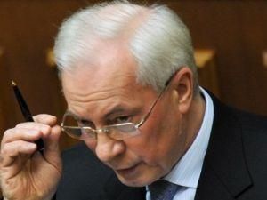 Азаров за прошлый год заработал почти 840 тысяч гривен