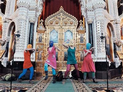 Учасниць Pussy Riot залишили під арештом до кінця червня Учасниць Pussy Riot залишили під арештом до кінця червня