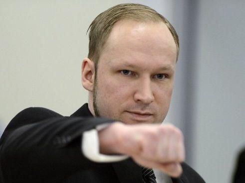 Брейвик тренировался убивать в видеоиграх Брейвик тренировался убивать в видеоиграх