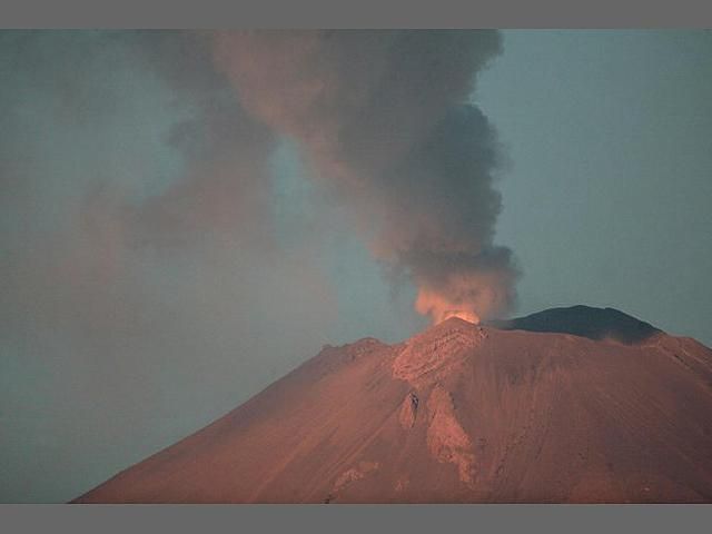 В Мексике проснулся вулкан