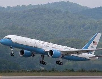 Віце-президент США ледь не розбився через зграю птахів Віце-президент США ледь не розбився через зграю птахів