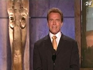 Шварценеггер убедил полицейского не выписывать ему штраф Шварценеггер убедил полицейского не выписывать ему штраф