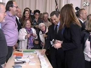 Претенденты на пост президента Франции активно голосуют на выборах Претенденты на пост президента Франции активно голосуют на выборах