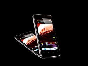 Перший смартфон Intel вже надійшов у продаж Перший смартфон Intel вже надійшов у продаж