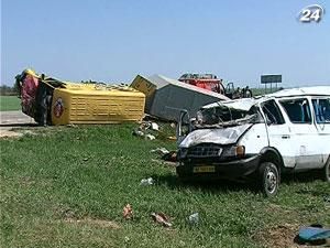 В результате ДТП на севере Крыма 6 человек погибли, 8 - в больнице В результате ДТП на севере Крыма 6 человек погибли, 8 - в больнице