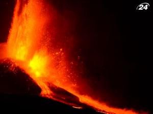 Сицилийский вулкан Этна с начала года проснулся седьмой раз Сицилийский вулкан Этна с начала года проснулся седьмой раз