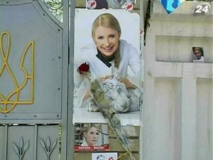 К Тимошенко в тюрьму пришли депутаты-медики. Впустили двоих