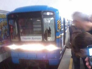 У Києві під потяг метро кинувся 40-річний чоловік