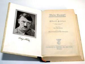 У Німеччині вперше із 1945 року видадуть "Майн Кампф"