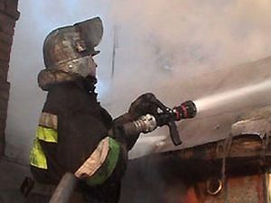 На Донеччині горить один із найбільших хімічних заводів України На Донеччині горить один із найбільших хімічних заводів України