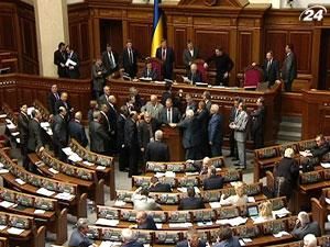 Опозиція третій день блокує парламент Опозиція третій день блокує парламент