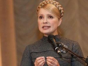 Начальник колонії: Тимошенко показує синці тим, хто правильно про них говорить