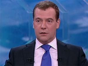 Медведєв погодився вступити в "Єдину Росію" Медведєв погодився вступити в "Єдину Росію"