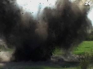 На Днепропетровщине спасатели нашли авиационную бомбу весом 250 кг На Днепропетровщине спасатели нашли авиационную бомбу весом 250 кг