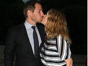 Вагітна Дрю Беррімор призначила дату весілля Вагітна Дрю Беррімор призначила дату весілля