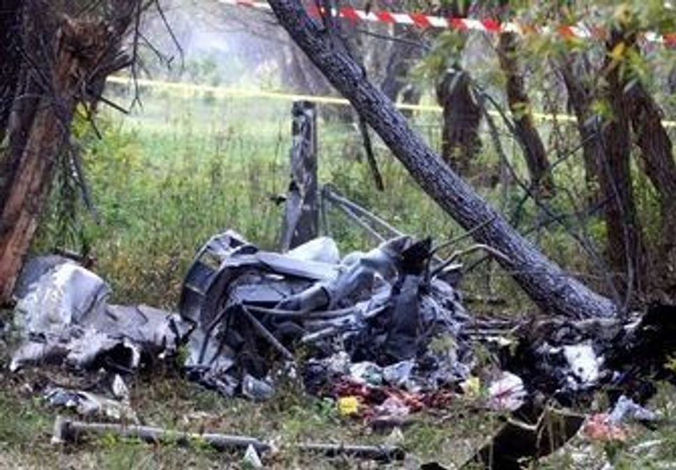 Троє людей важко поранені після падіння вертольота у Румунії Троє людей важко поранені після падіння вертольота у Румунії