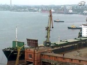 Завантажені зерном кораблі простоюють по 3 доби у портах 