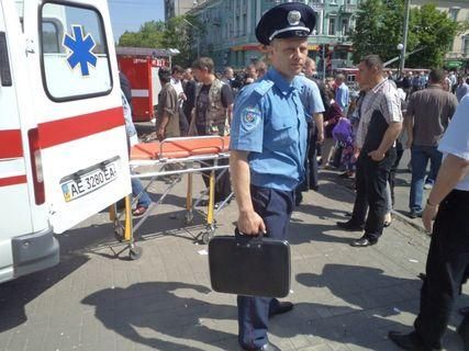 В больницу в Днепропетровске привозят пострадавших от взрывов В больницу в Днепропетровске привозят пострадавших от взрывов