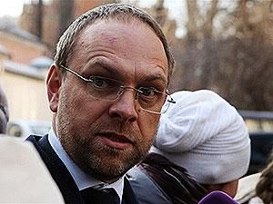 Власенко просить відсторонити Пшонку, поки розбираються із побиттям Тимошенко