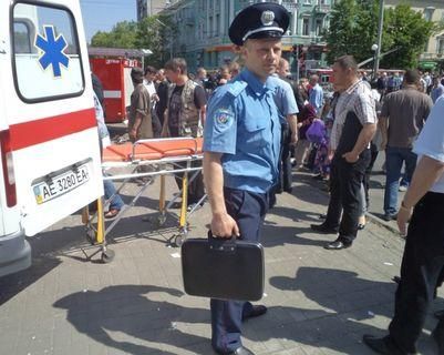 Янукович поручил Азарову позаботиться о пострадавших, а Захарченко - найти виновных Янукович поручил Азарову позаботиться о пострадавших, а Захарченко - найти виновных