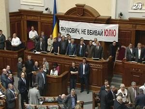 Підсумок дня: Лутковська склала присягу "під вибухи"