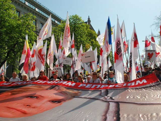 На улицах Киева началась "политическая весна" оппозиции На улицах Киева началась "политическая весна" оппозиции