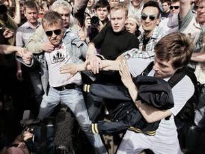 Москва: Лідер молодіжного руху заявляє про побиття