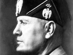 Италия: Неофашисты открыли мемориал Муссолини Италия: Неофашисты открыли мемориал Муссолини