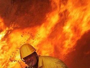 Індонезія: Внаслідок загорання автобуса загинуло 13 осіб Індонезія: Внаслідок загорання автобуса загинуло 13 осіб