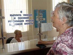 Від сьогодні 13 мільйонів українців отримуватимуть підвищену пенсію