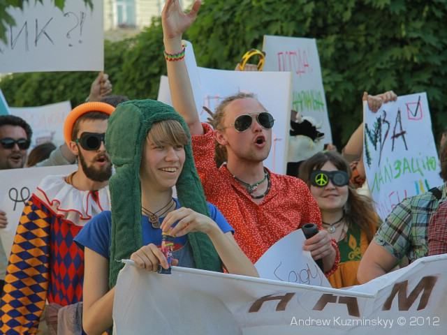 Во Львове молодежь провела Монстрацию Во Львове молодежь провела Монстрацию