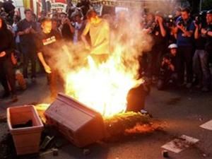 Первомайские демонстрации в Германии закончились столкновениями с полицией Первомайские демонстрации в Германии закончились столкновениями с полицией