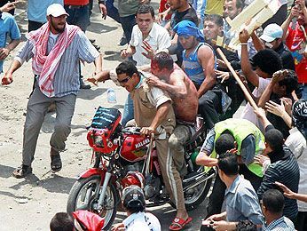 Количество жертв столкновений в Каире возросло до девяти Количество жертв столкновений в Каире возросло до девяти