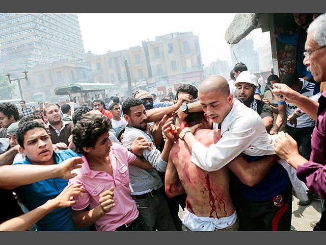 В интернете появились фотографии столкновений в Каире