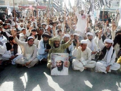 В Пакистане сотни исламистов помянули бин Ладена В Пакистане сотни исламистов помянули бин Ладена