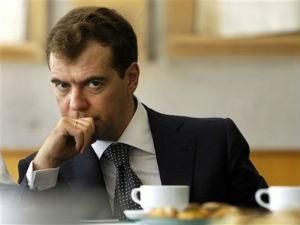 Медведєв: Росія не відмовиться від ядерної зброї