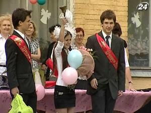 Столичные выпускники и учащиеся 9 классов досрочно завершили учебный год Столичные выпускники и учащиеся 9 классов досрочно завершили учебный год