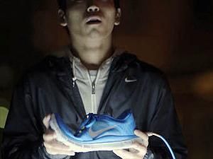 Nike разрешил деформировать кроссовком дома