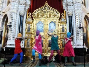 Учасниця Pussy Riot отримала в СІЗО догану "за нерівно постелену ковдру" Учасниця Pussy Riot отримала в СІЗО догану "за нерівно постелену ковдру"