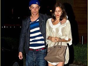 Криштиану Роналду гуляет с Ириной Шейк Криштиану Роналду гуляет с Ириной Шейк