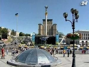 Во время праздничных дней из центра Киева забрали урны для мусора