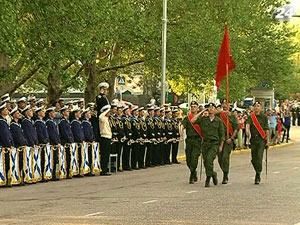 Крым: Более 1300 военных отрабатывают строевое шествие Крым: Более 1300 военных отрабатывают строевое шествие