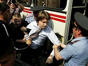 Лидер российских геев заплатил 5000 за "пропаганду гомосексуализма" Лидер российских геев заплатил 5000 за "пропаганду гомосексуализма"